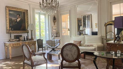 Nîmes, Gardのアパートメント