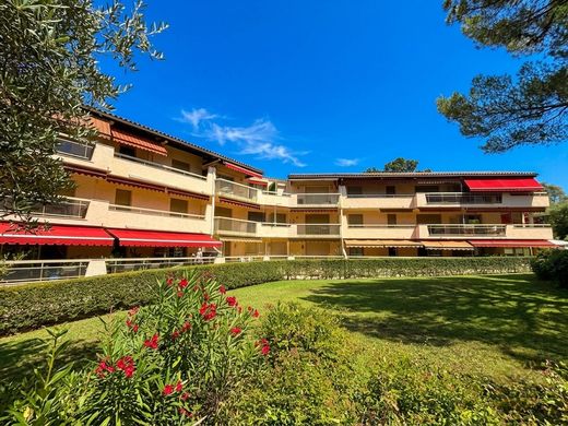 Apartment / Etagenwohnung in Saint-Raphaël, Var