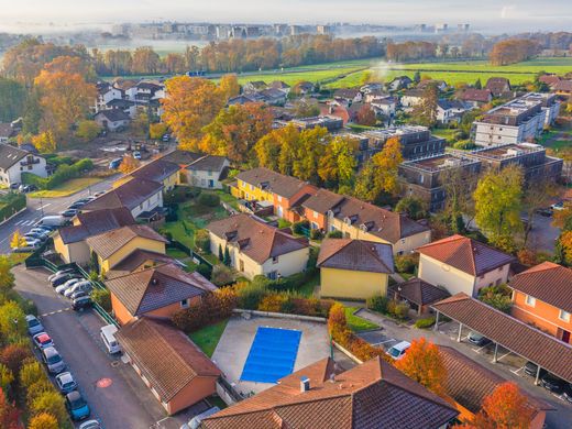 Luxe woning in Prévessin-Moëns, Ain