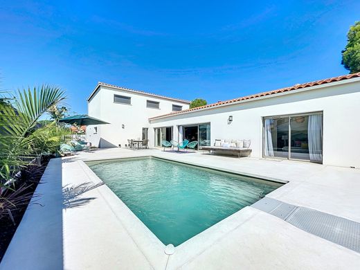 Luxus-Haus in Ortaffa, Pyrénées-Orientales