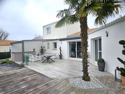 Luxury home in Coëx, Vendée