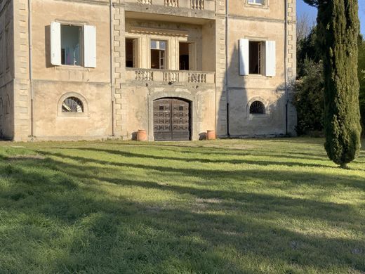 Apartment / Etagenwohnung in Uzès, Gard
