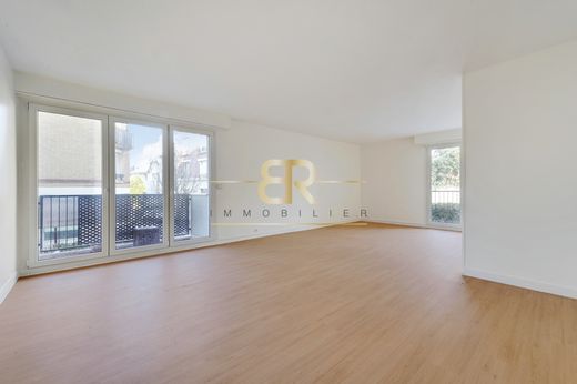 Apartment / Etagenwohnung in Saint-Cloud, Hauts-de-Seine