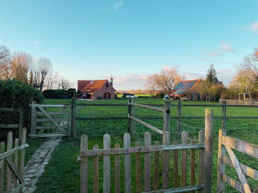 Luxe woning in Godewaersvelde, North