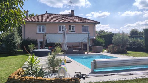 Luxury home in Chazay-d'Azergues, Rhône