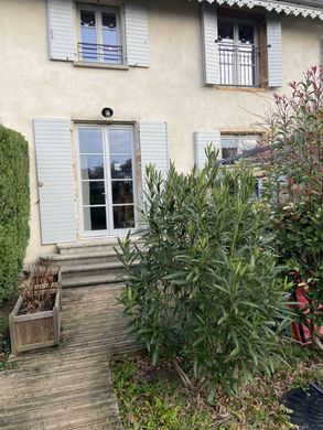 Duplex in Saint-Cyr-au-Mont-d'Or, Rhône