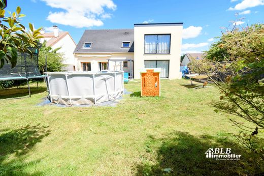 Luxury home in Maurepas, Yvelines