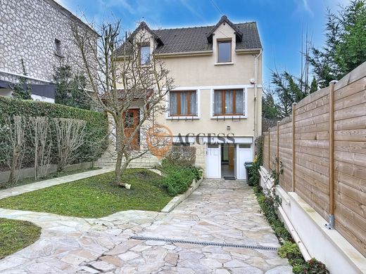 منزل ﻓﻲ Groslay, Val d'Oise