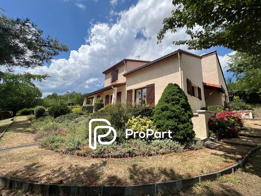 Villa in Cournon-d'Auvergne, Puy-de-Dôme