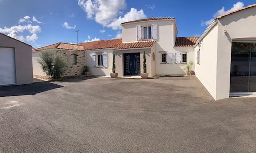 Maison de luxe à Coëx, Vendée