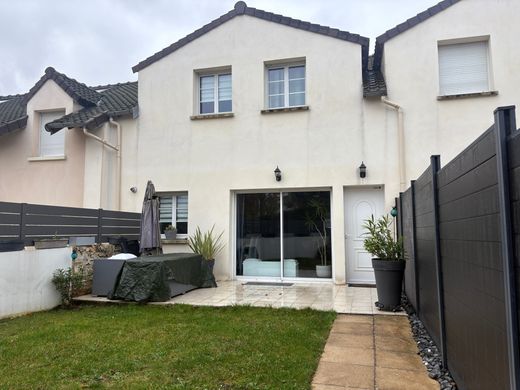 Luxury home in Orgeval, Yvelines