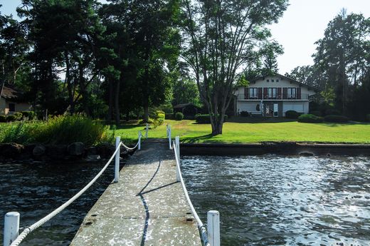 Sciez, Haute-Savoieの高級住宅