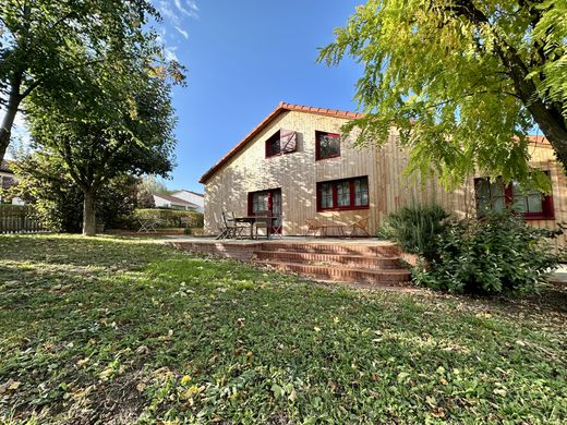 Maison de luxe à Cournon-d'Auvergne, Puy-de-Dôme