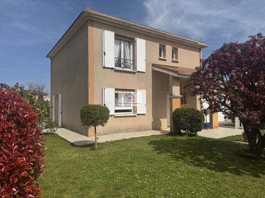 Luxury home in Saint-Bonnet-de-Mure, Rhône