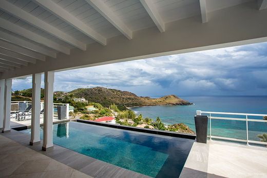 Villa in Toiny