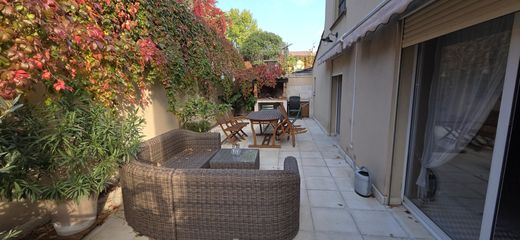 Apartment / Etagenwohnung in Cabriès, Bouches-du-Rhône