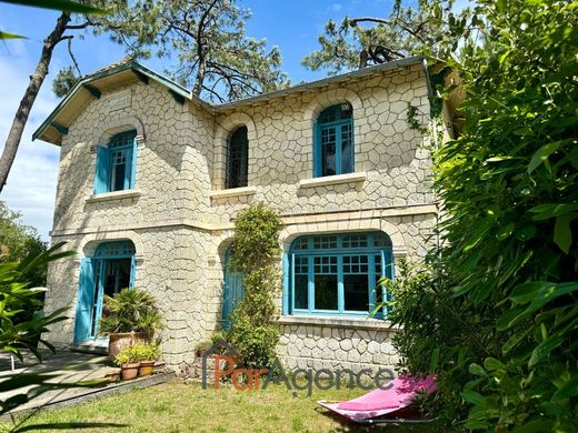 Casa di lusso a Saint-Palais-sur-Mer, Charente-Maritime