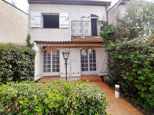 Luxury home in Villeneuve-Loubet, Alpes-Maritimes