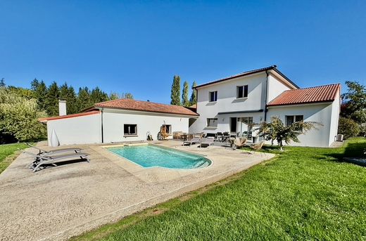 Luxury home in Bosmie-l'Aiguille, Haute-Vienne