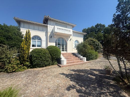 Luxury home in Belin-Béliet, Gironde