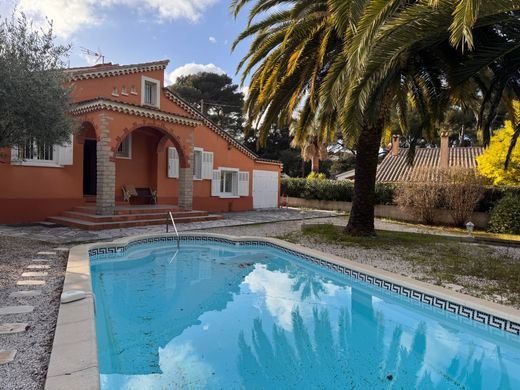 Luxury home in Six-Fours-les-Plages, Var