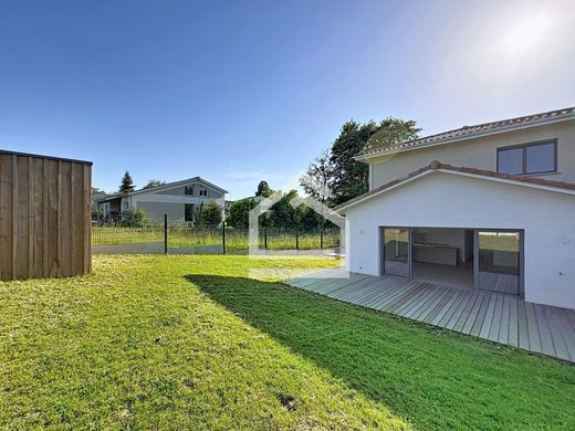 Luxury home in Artigues-près-Bordeaux, Gironde