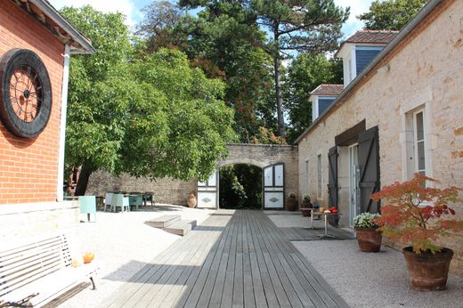 Luxus-Haus in Rully, Saône-et-Loire