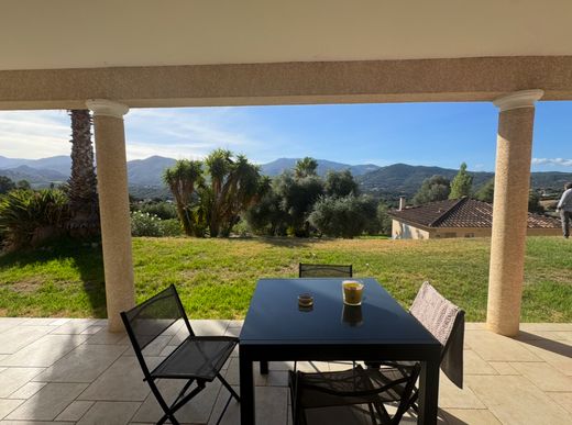 Bastelicaccia, South Corsicaの高級住宅