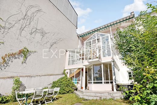 Элитный дом, Suresnes, Hauts-de-Seine