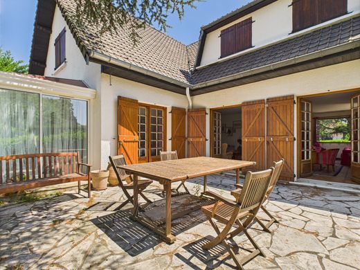 Luxe woning in Francheville, Rhône