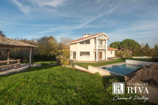 Luxus-Haus in Carignan-de-Bordeaux, Gironde