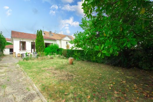 Luxus-Haus in Nanterre, Hauts-de-Seine