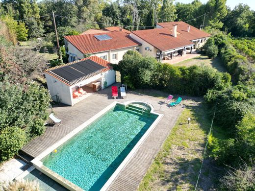 Villa in Villeneuve-de-la-Raho, Pyrénées-Orientales