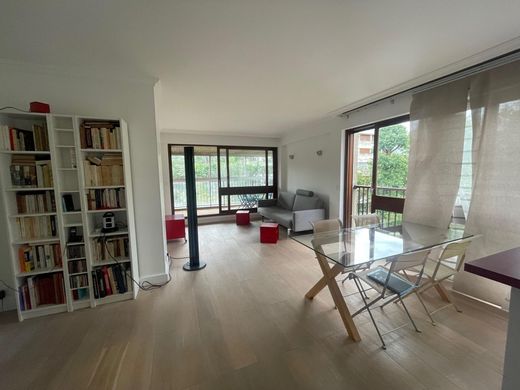 Apartment / Etagenwohnung in Le Chesnay, Yvelines