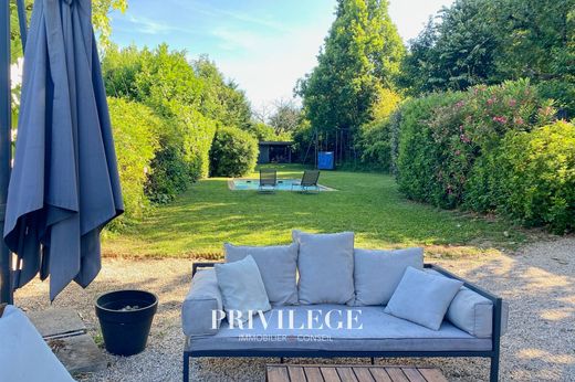 Luxury home in Collonges-au-Mont-d'Or, Rhône