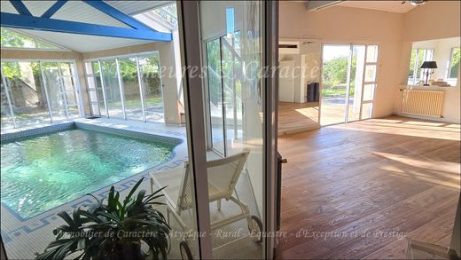 Luxus-Haus in La Bruffière, Vendée
