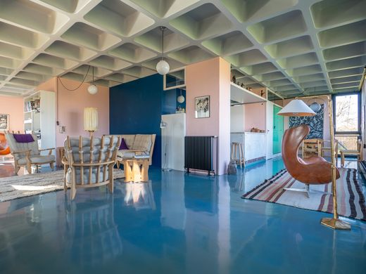 Luxury home in Avelin, North