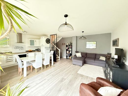 Apartment in Orgeval, Yvelines