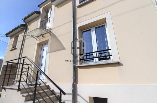 Luxe woning in Ormesson-sur-Marne, Val-de-Marne