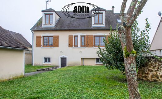 Casa di lusso a Villeneuve-le-Comte, Seine-et-Marne