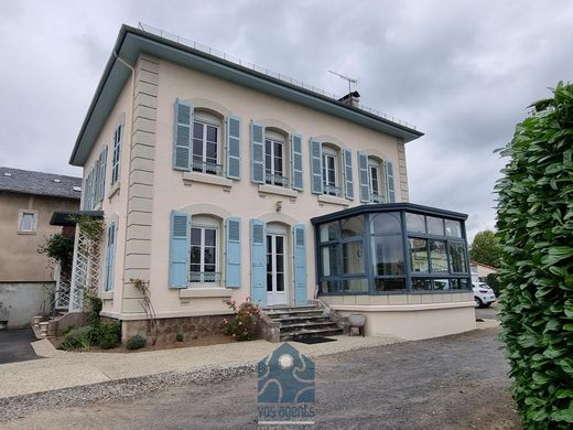 Maison de luxe à Arpajon-sur-Cère, Cantal