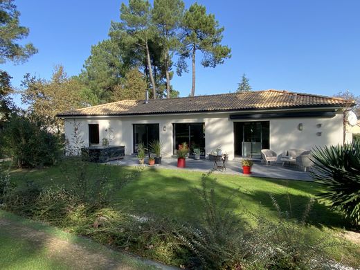 Luxus-Haus in Coimères, Gironde