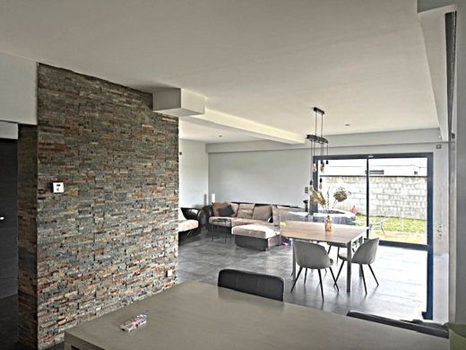 호화 저택 / Estrablin, Isère