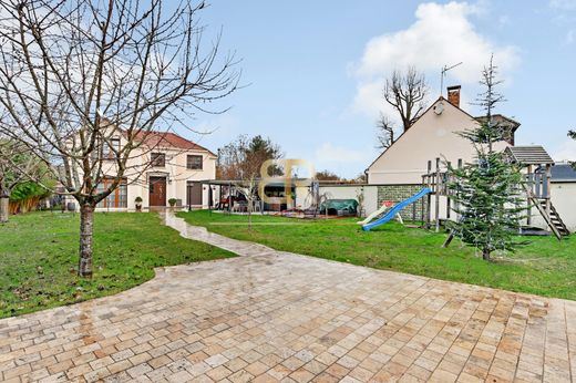 Villa in Sucy-en-Brie, Val-de-Marne