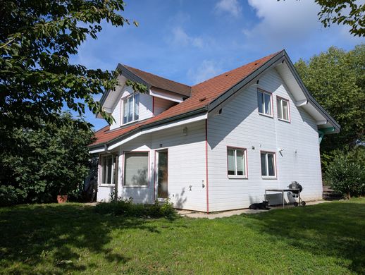 Villa in Prévessin-Moëns, Ain