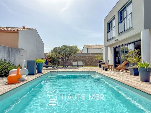 Luxury home in Les Sables-d'Olonne, Vendée