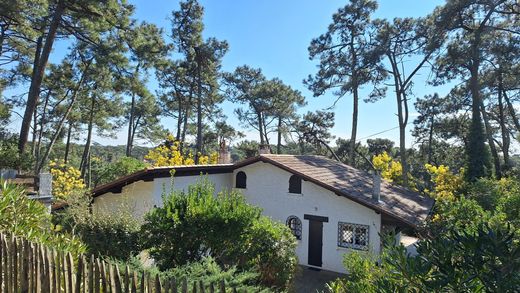 Villa in Lège-Cap-Ferret, Gironde