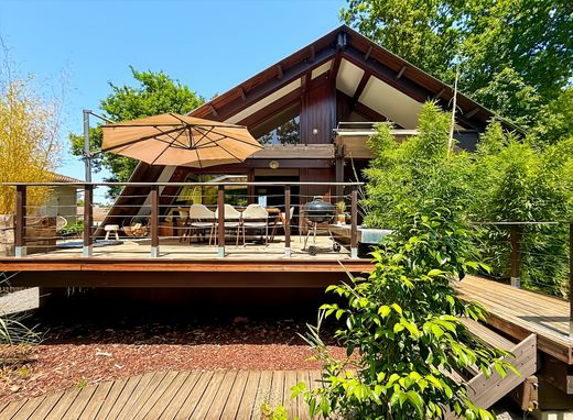 Luxury home in Pyla sur Mer, Gironde