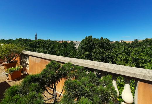 Apartment / Etagenwohnung in Nîmes, Gard