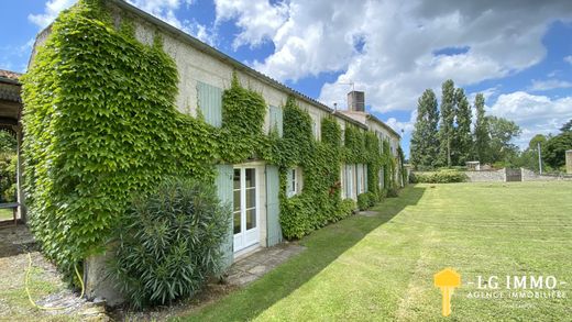 Casa de lujo en Mortagne-sur-Gironde, Charenta Marítima